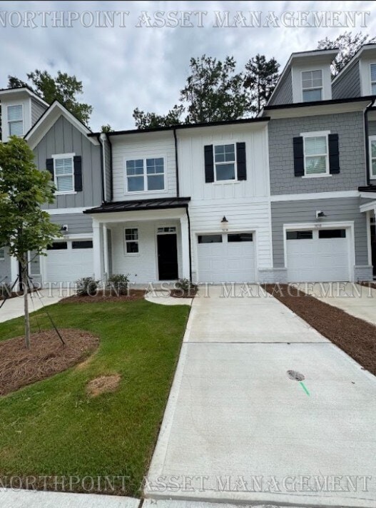 Building Photo - Beautiful 3-Bedroom, 3-Bath Home with Mode...