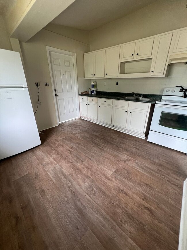 906 Kings Rd