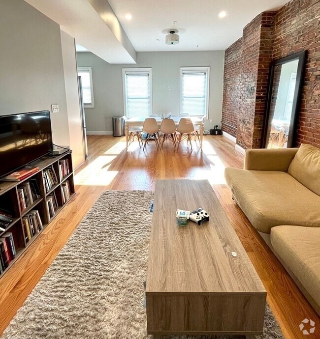 Building Photo - 151-153-153 Meridian St Unit 2 Rental