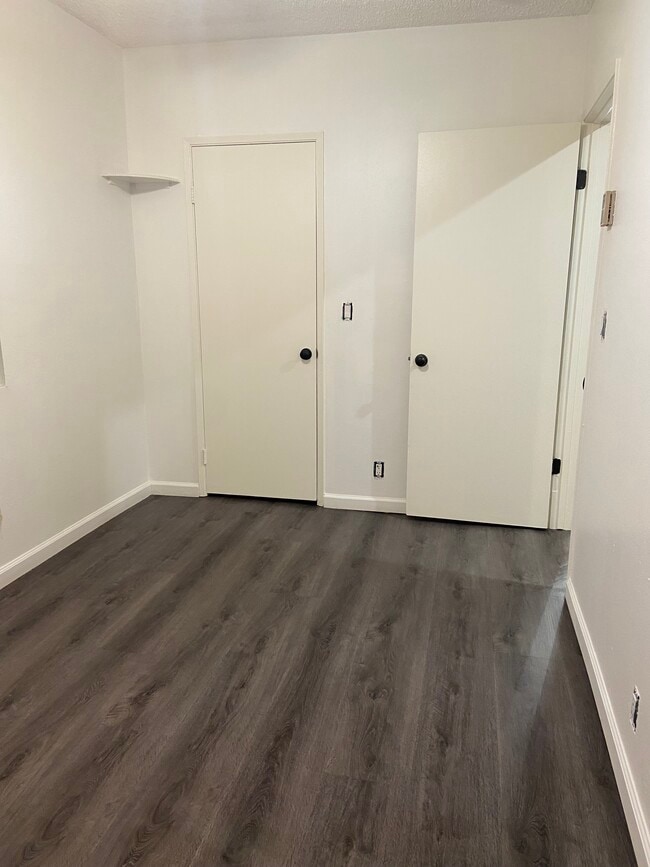 Photo - 923 E 21st St