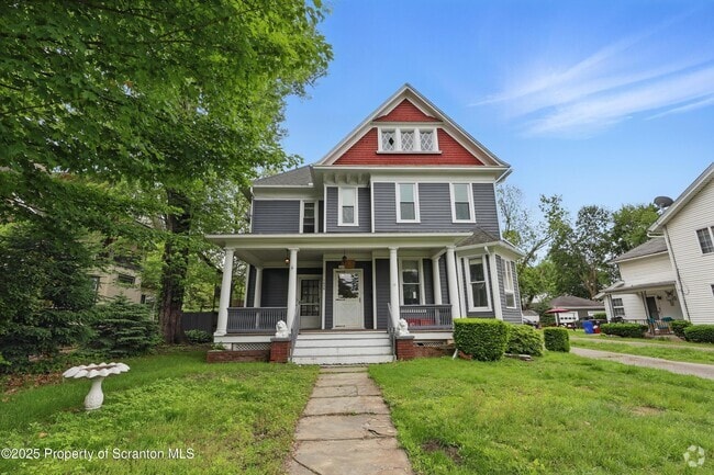 Building Photo - 1638 Sanderson Ave Rental