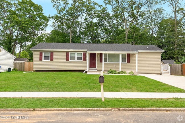 Building Photo - 895 Raleigh Dr Rental