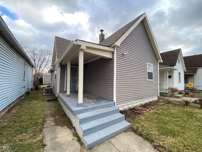 Photo - 2121 Webb St