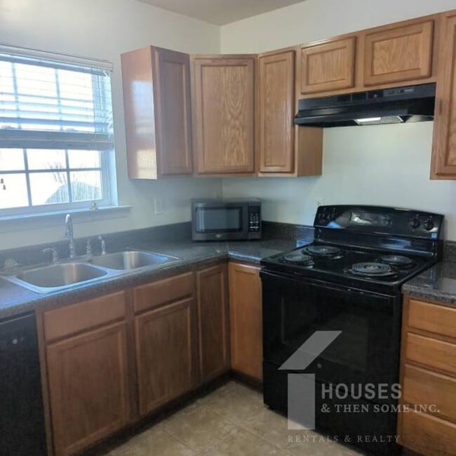 Photo - 18 Whitethorn Ln