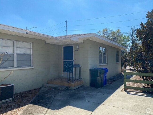 Building Photo - Spacious 2BR/1BA Duplex in Prime Lakeland ... Rental