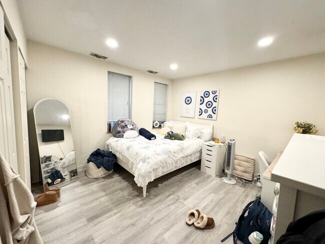 Photo - 111 Gainsborough St Unit 01