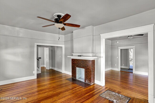 Photo - 424 E 6th St