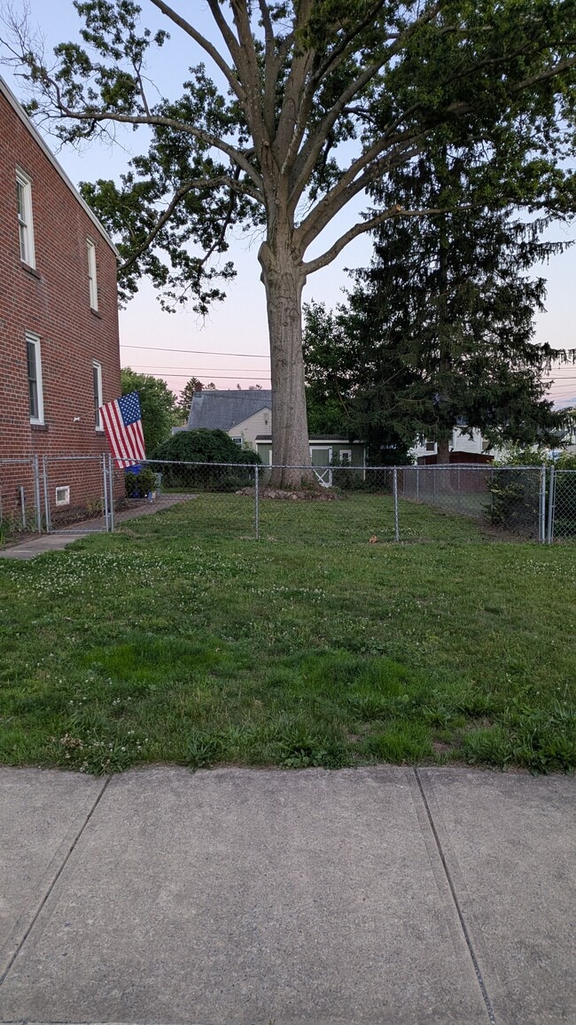 Photo - 828 N Washington St