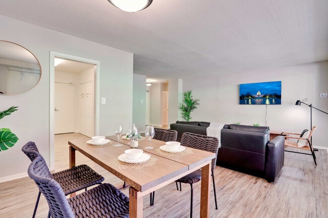 Photo - 2111 Richmond Hwy Unidad FL9-ID1022406P