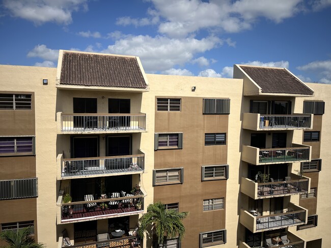 Photo - 5249 NW 7th St Unidad 505 Rental