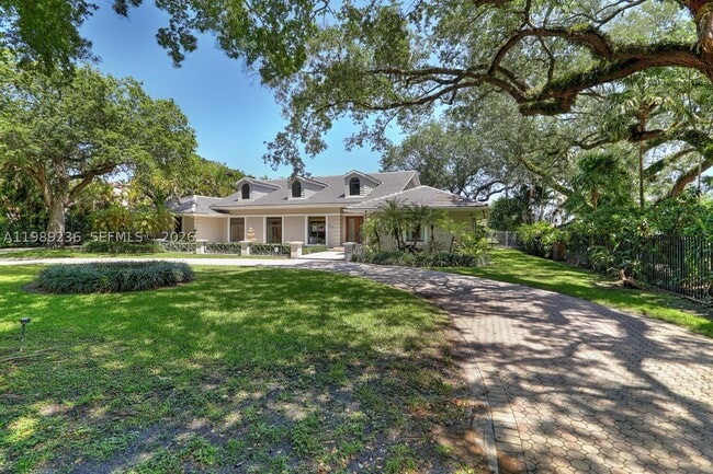 3425 Alhambra Cir