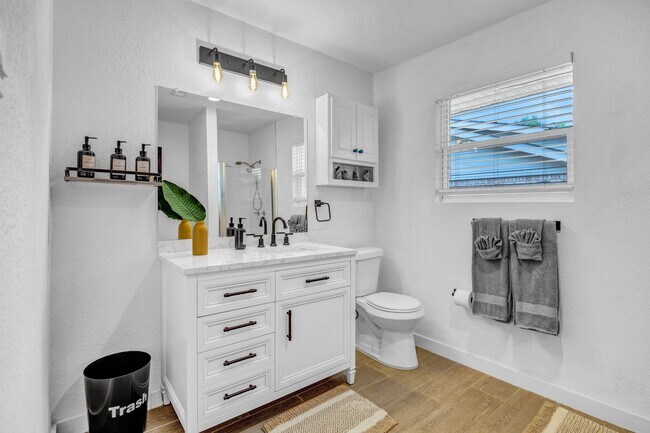 Building Photo - 5918 Lattimer Dr