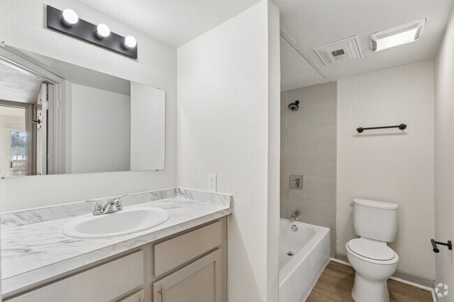2 habitaciones, 1 baño - 792 pies cuadrados - Baño