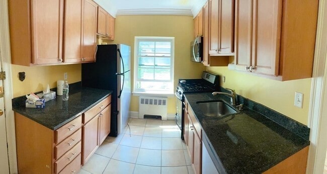 Building Photo - 652 Washington St Unit 3