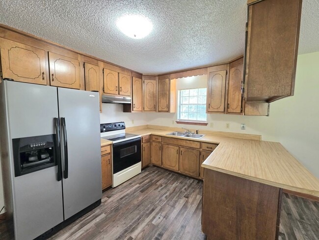 Photo - 733 Neal Rd