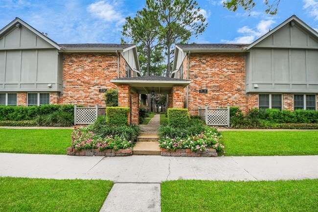 Building Photo - 515 Tallowood Rd Rental
