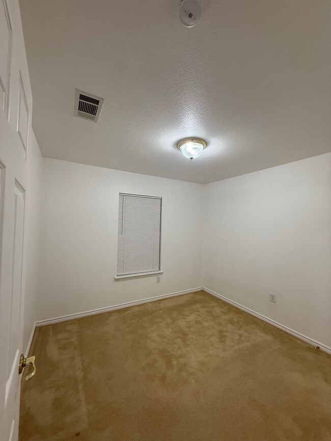 Photo - 902 St Mary's St