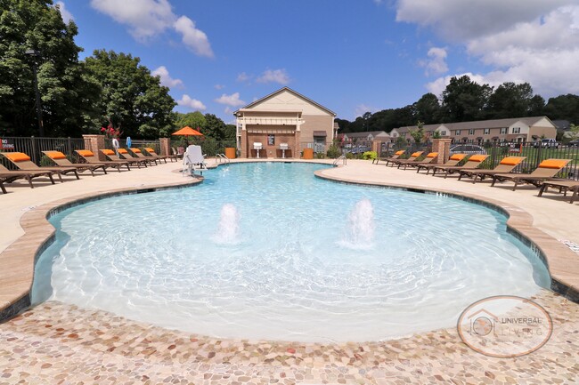 Pool - Universal at Lakewood Townhomes