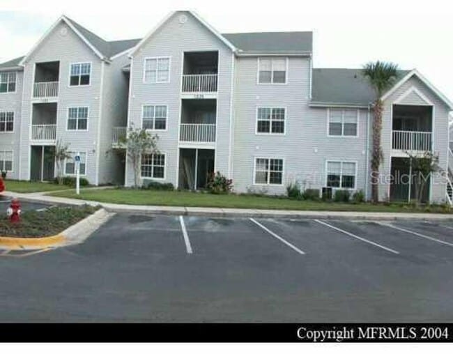 Building Photo - 2 bedroom 1 bath condo Near the Loop Unit 206