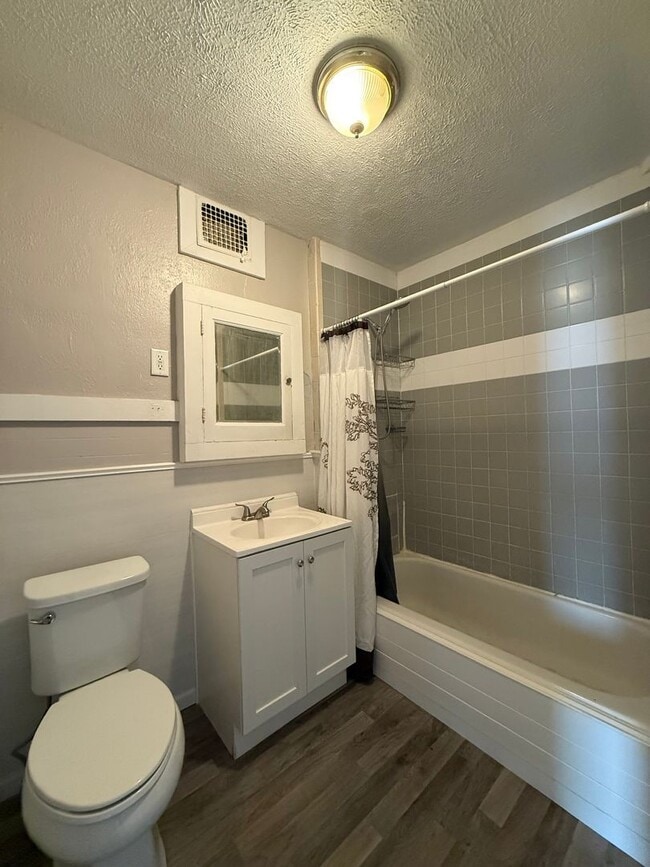 Photo - 1911 Park Ave Unit 4