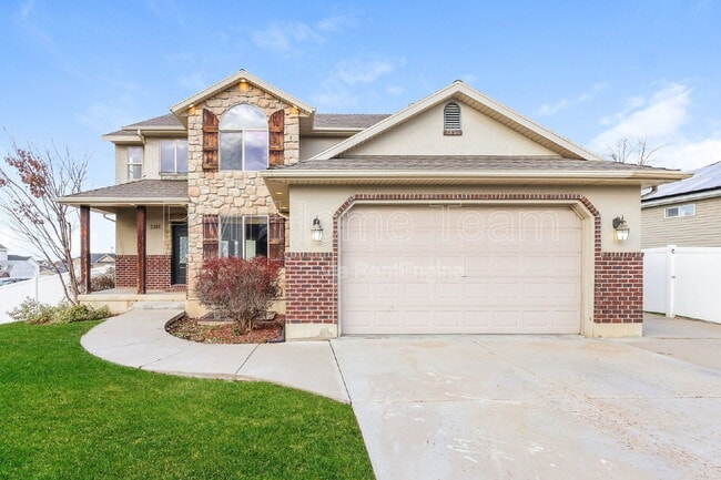 Building Photo - 2361 N 10 W