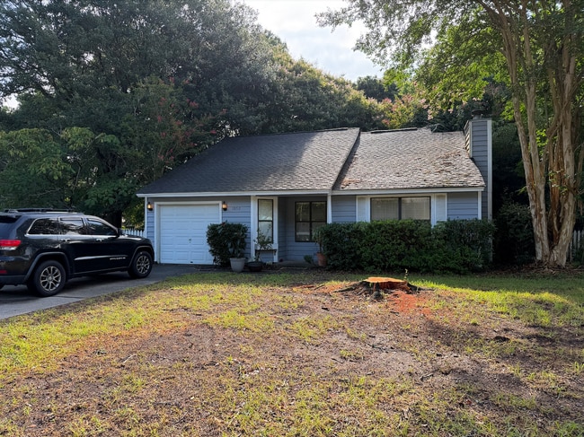 Photo - 1052 Oakcrest Dr
