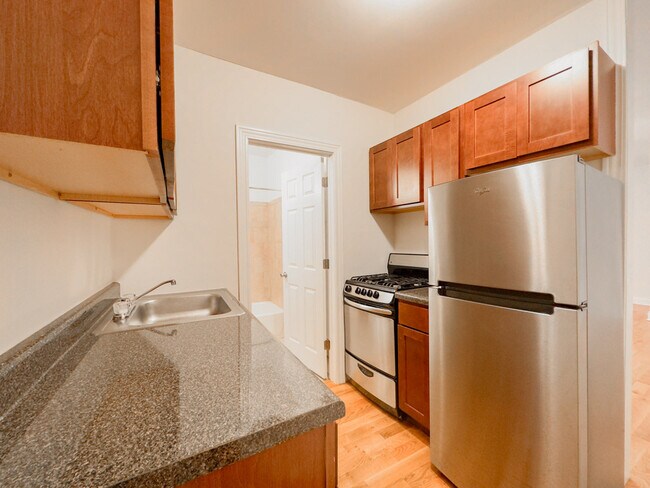 Photo - 826 W Cornelia Ave Unit 412