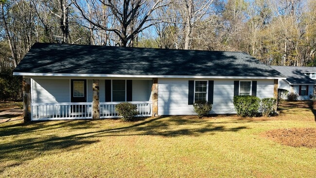 Building Photo - Completely updated 3 bedroom 2 bath home in Lagrange! Must see!