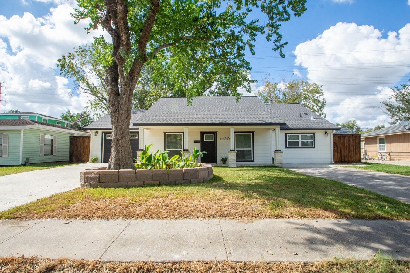 Photo - 1120 Mobile Dr