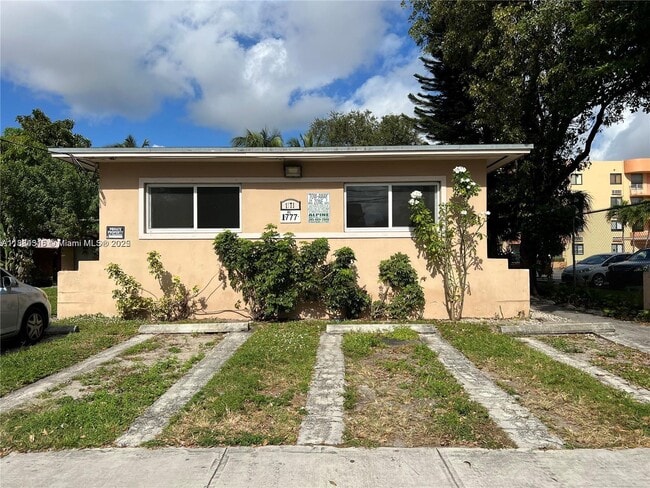 Building Photo - 1771 SW 5th St Rental