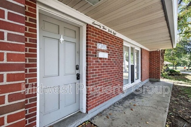 Photo - 7348 Lynn Ave