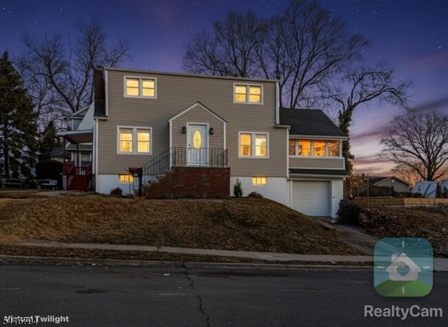 Photo - 631 Elm St