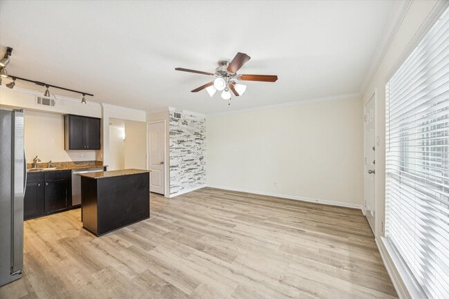 Building Photo - 300 Pecore St Unit 29