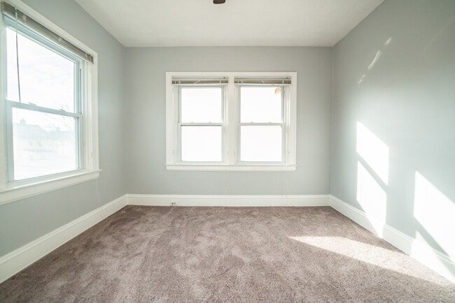 Building Photo - 2085 Marlowe Ave Unit Up