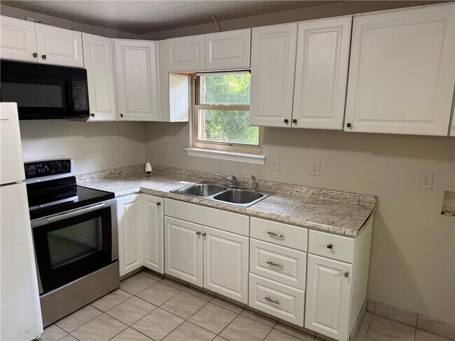 Photo - 429 N Jenkins Rd