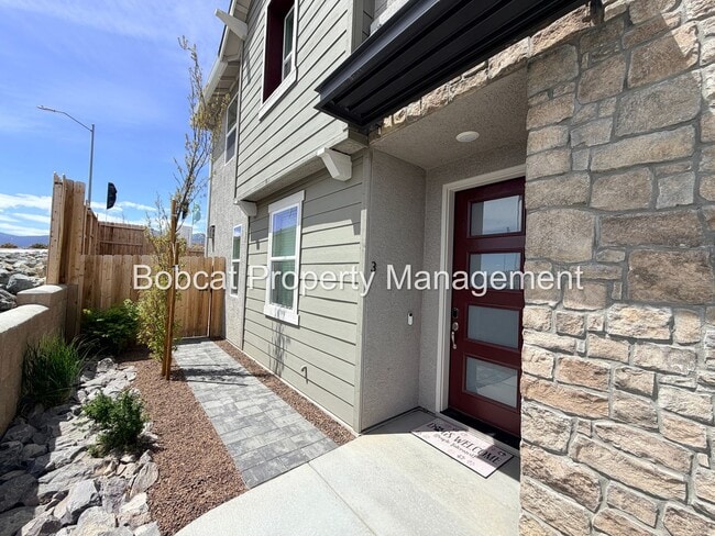 Building Photo - Stylish Corner Lot Townhome with No Rear Neighbors