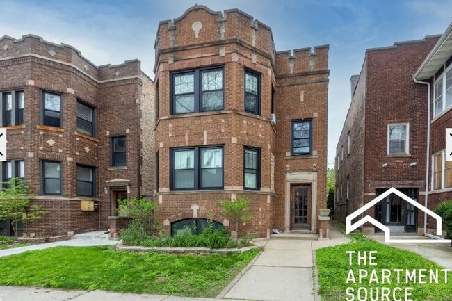 Photo - 5921 N Artesian Ave Unit 1