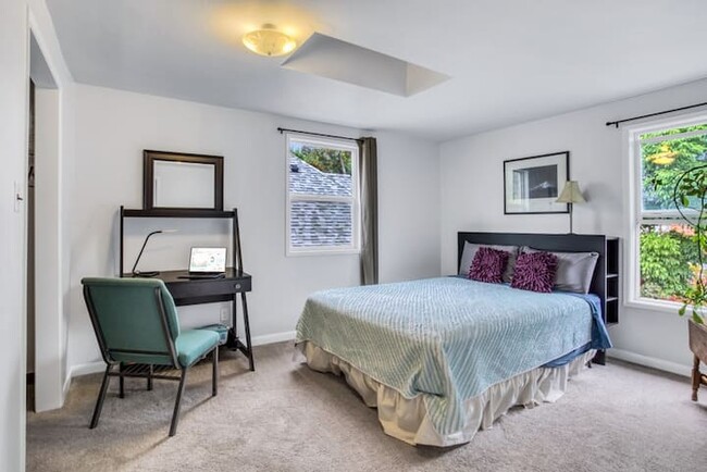 bedroom with queen bed and desk - 3145 NE Flanders St Apartment Unit B