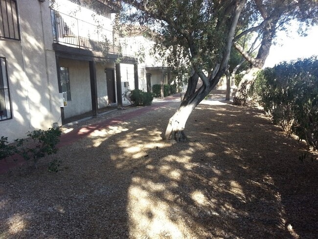 Building Photo - 2254 E Desert Inn Rd