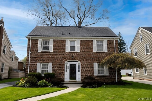 Photo - 3025 Macklem Ave