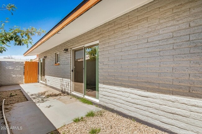 Photo - 1118 S McClintock Dr Unit 1