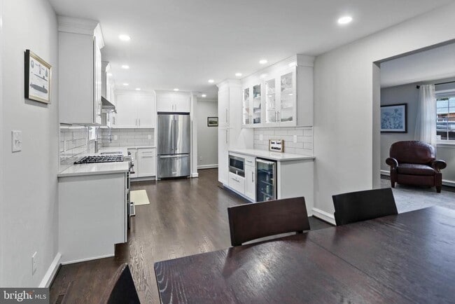 Photo - 10 Boulder Brook Dr