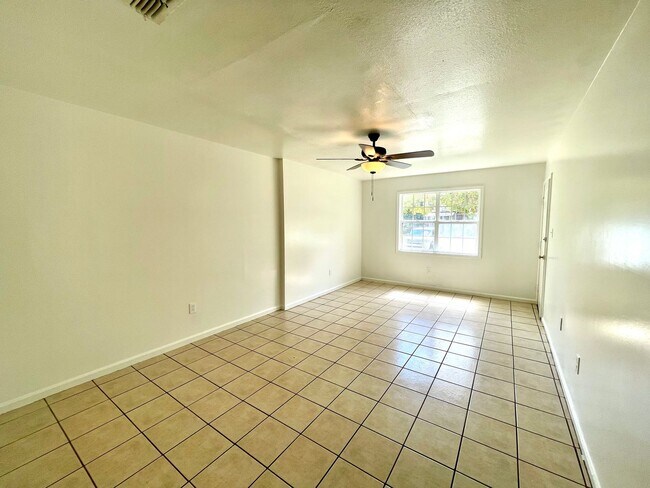 Photo - 3 Bedroom / 1 Bath in Apartment in Truman Available Now!