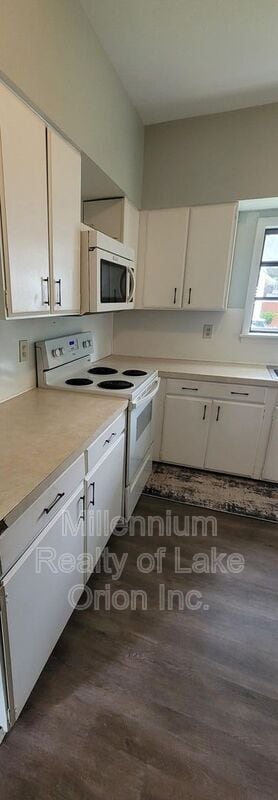 Photo - 747 N Main St