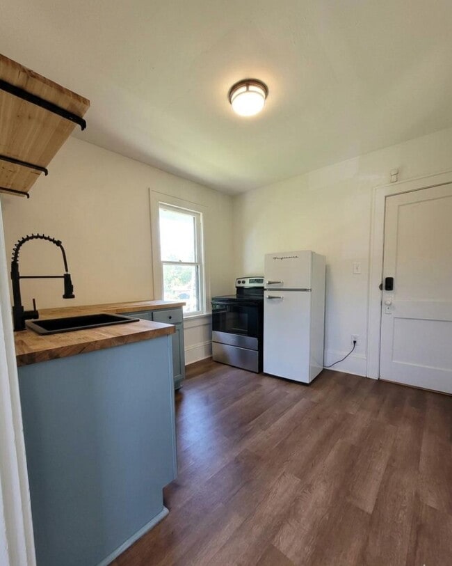 Photo - 159 Oak Park Dr