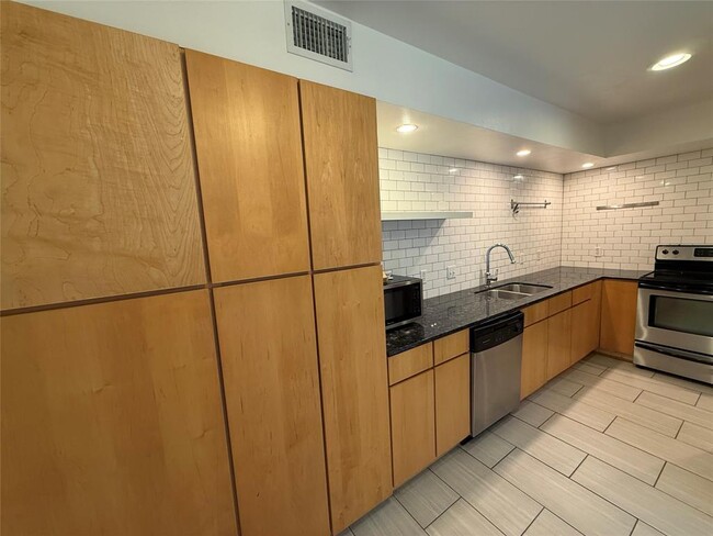 Photo - 2200 Dickson Dr Unit 123