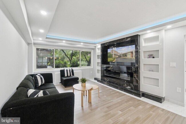 Photo - 4201 Cathedral Ave NW Unit 122E