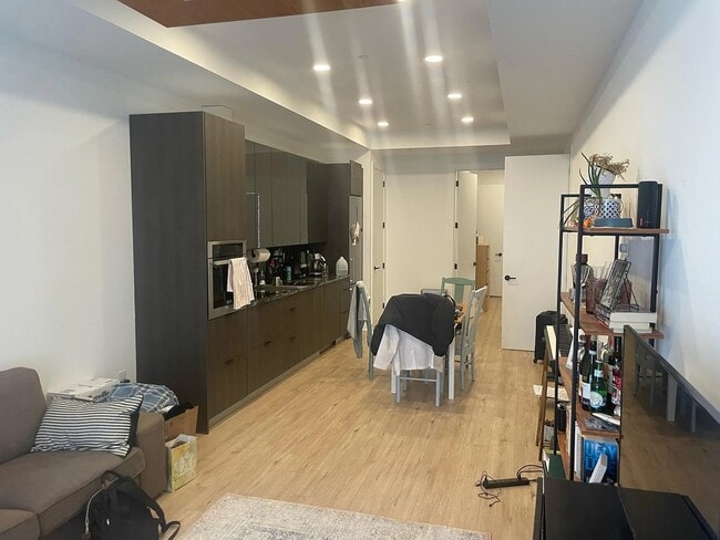 Building Photo - Front Apartments Unit 3H