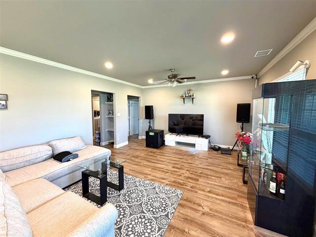 Photo - 402 Coyote Creek Dr