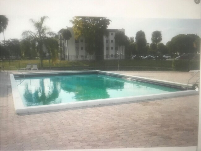 Photo - 3710 N Pine Island Rd Unit 315